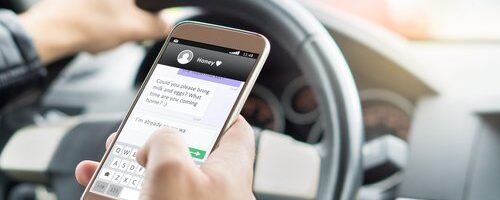 driver texting while driving in traffic